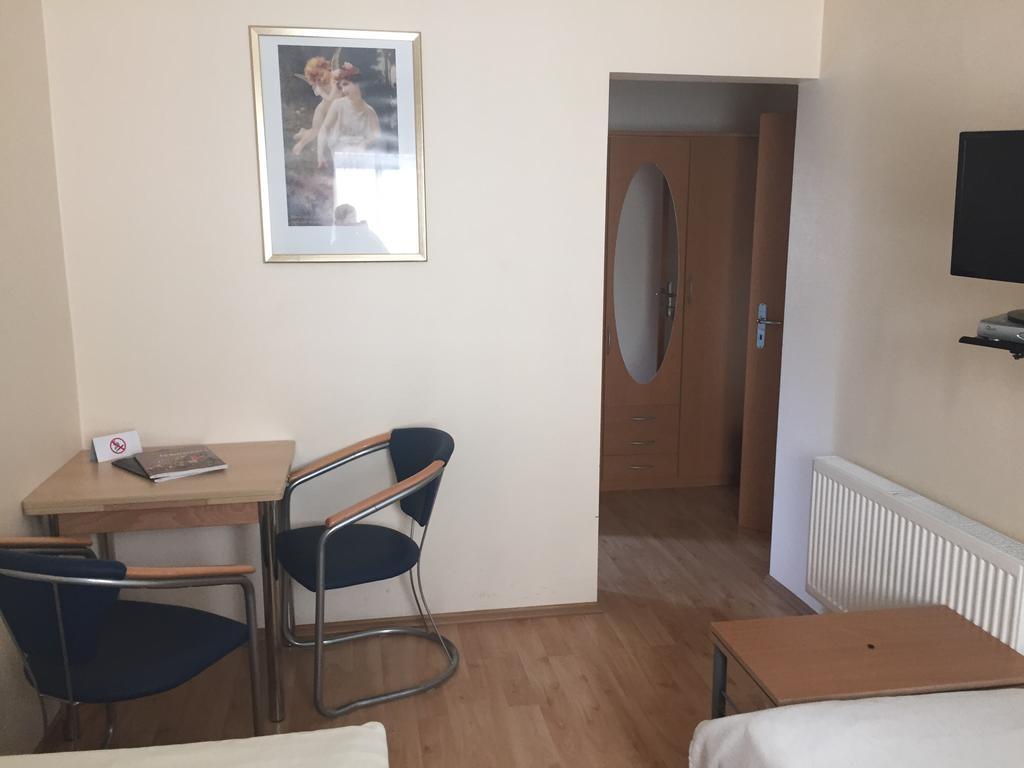 Hotel Restaurant Zagreb Köln Dış mekan fotoğraf
