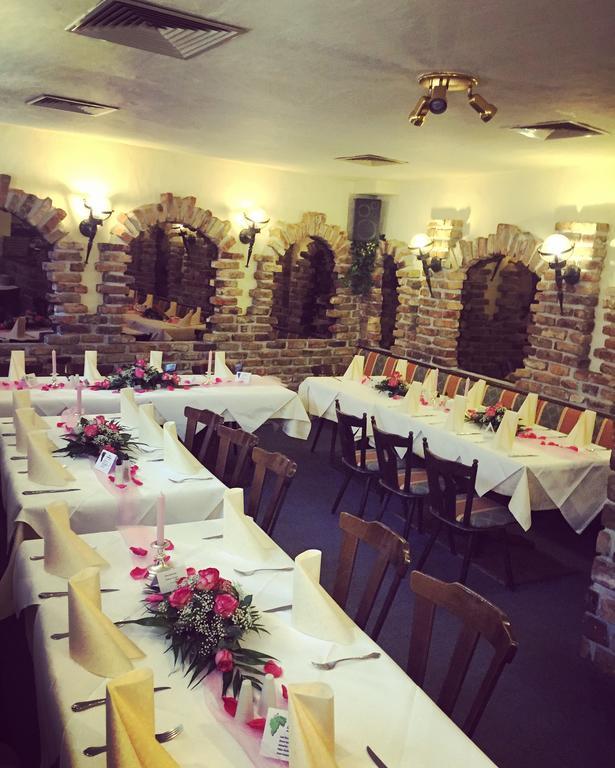 Hotel Restaurant Zagreb Köln Dış mekan fotoğraf